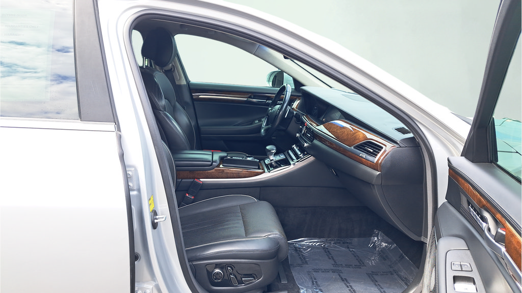 Used 2019 Genesis G90 3.3T Premium RWD image 16