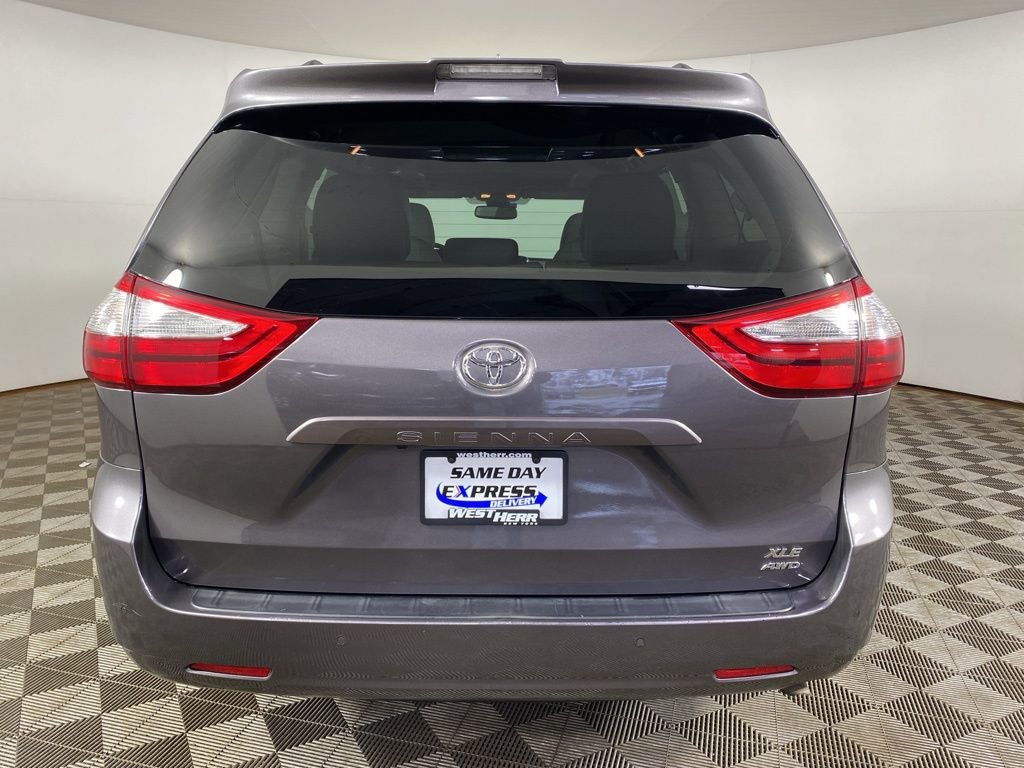 Used 2018 Toyota Sienna XLE w/ XLE Navigation Package image 7