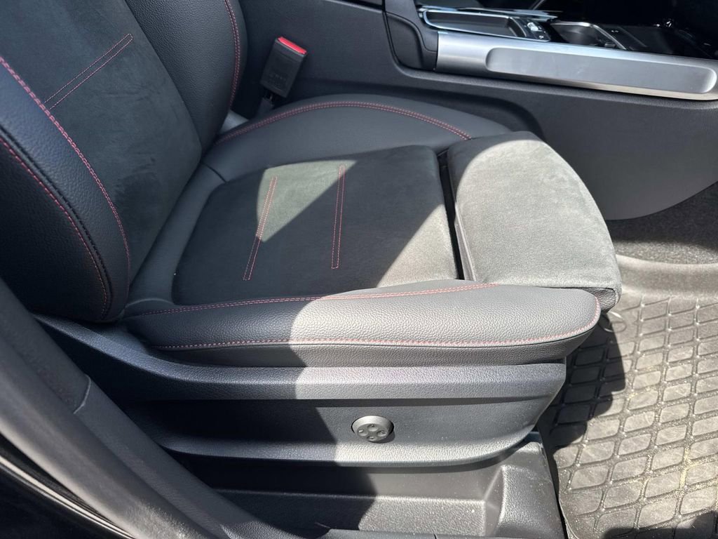 Used 2025 Mercedes-Benz GLB 250 image 12