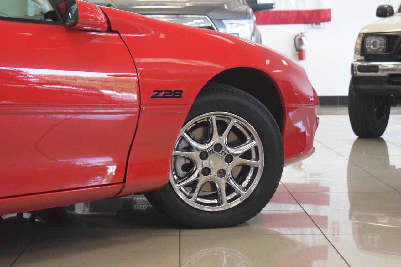 Used 2002 Chevrolet Camaro Z28 RWD image 32
