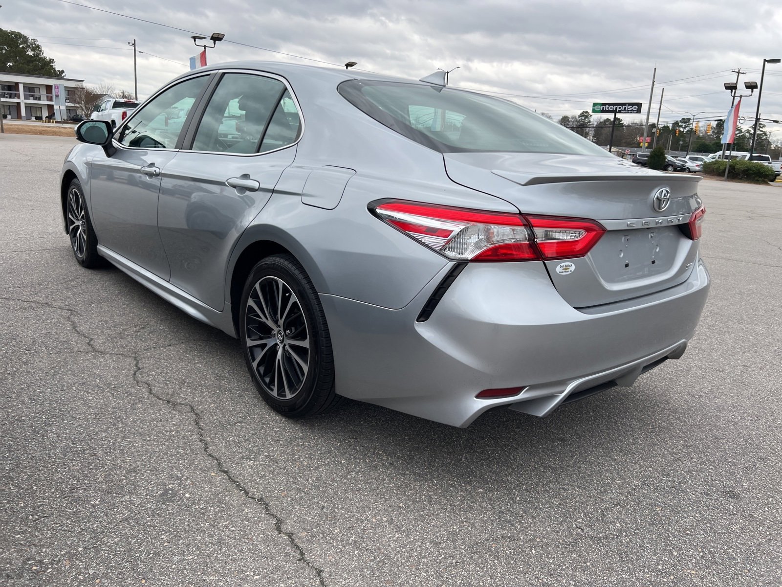 Used 2020 Toyota Camry SE image 7