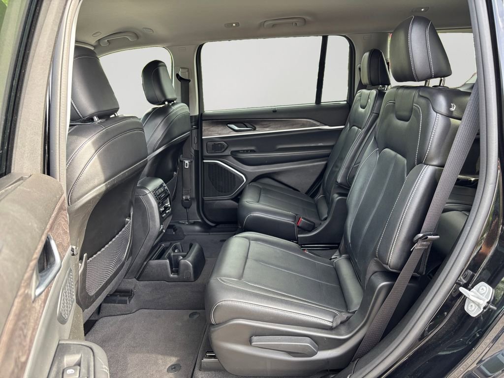 Used 2022 Jeep Grand Cherokee L Limited w/ Luxury Tech Group II RWD image 15
