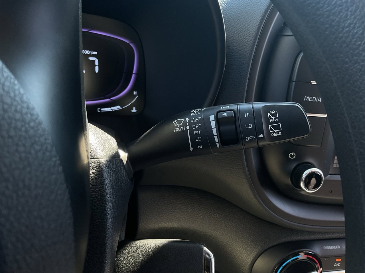 Used 2025 Kia Soul LX w/ LX Technology Package FWD image 34
