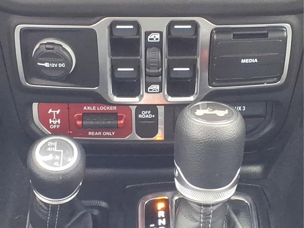 Used 2025 Jeep Wrangler Unlimited Sport AWD/4WD image 19