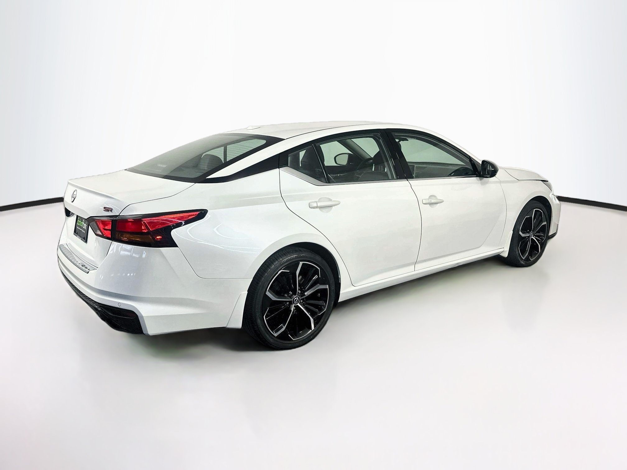 Used 2023 Nissan Altima 2.5 SR FWD image 9