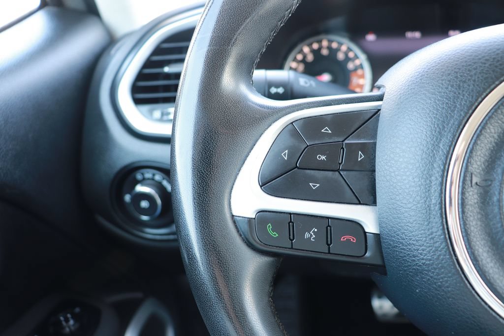 Used 2021 Jeep Renegade Latitude FWD image 18