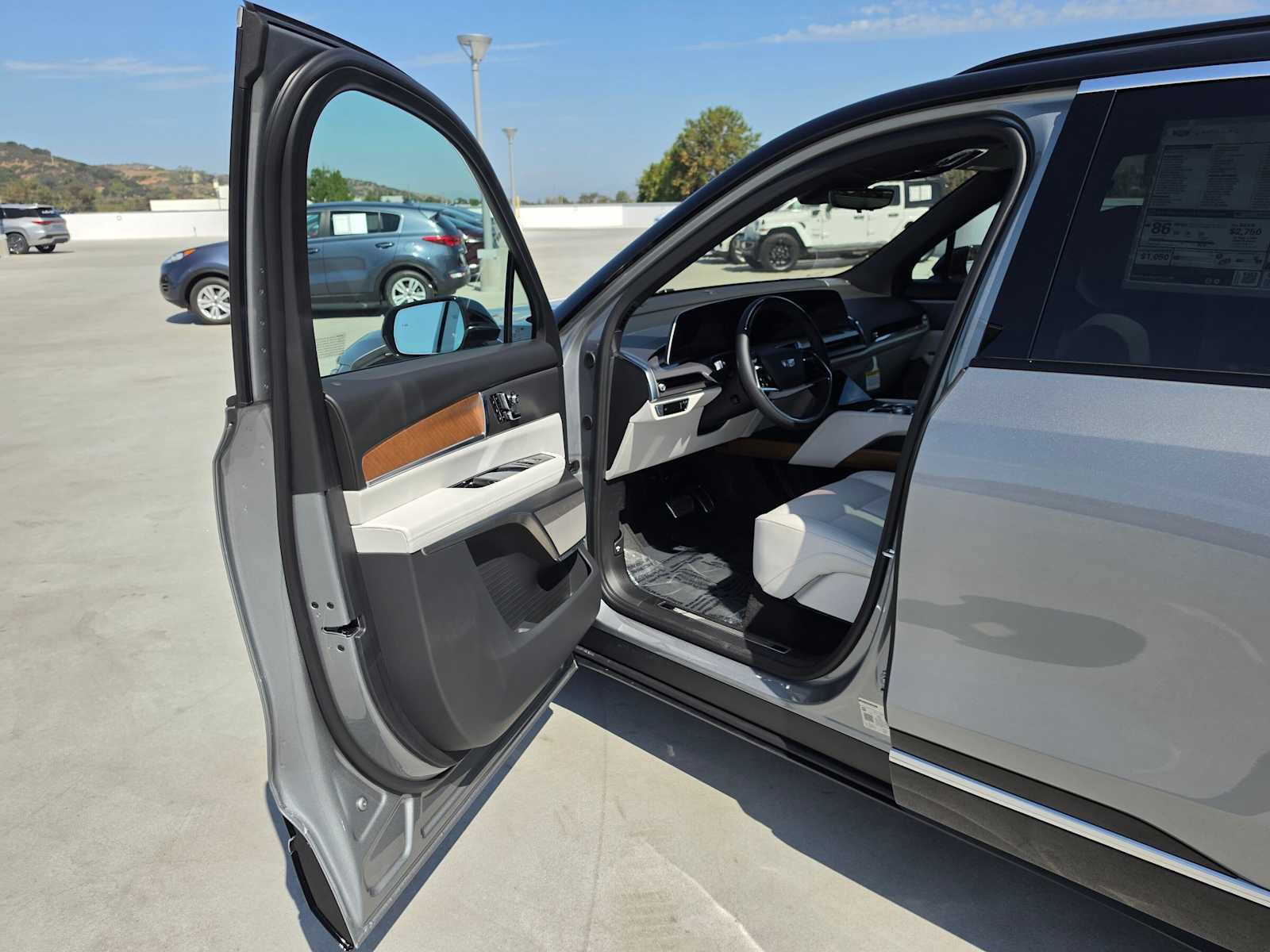 New 2027 Cadillac Vistiq Luxury w/ LPO, Premium Carpet Package AWD/4WD image 20