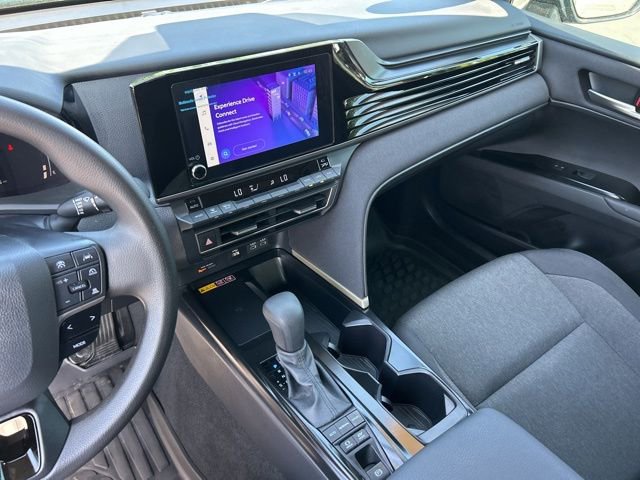 Used 2025 Toyota Camry LE FWD image 31