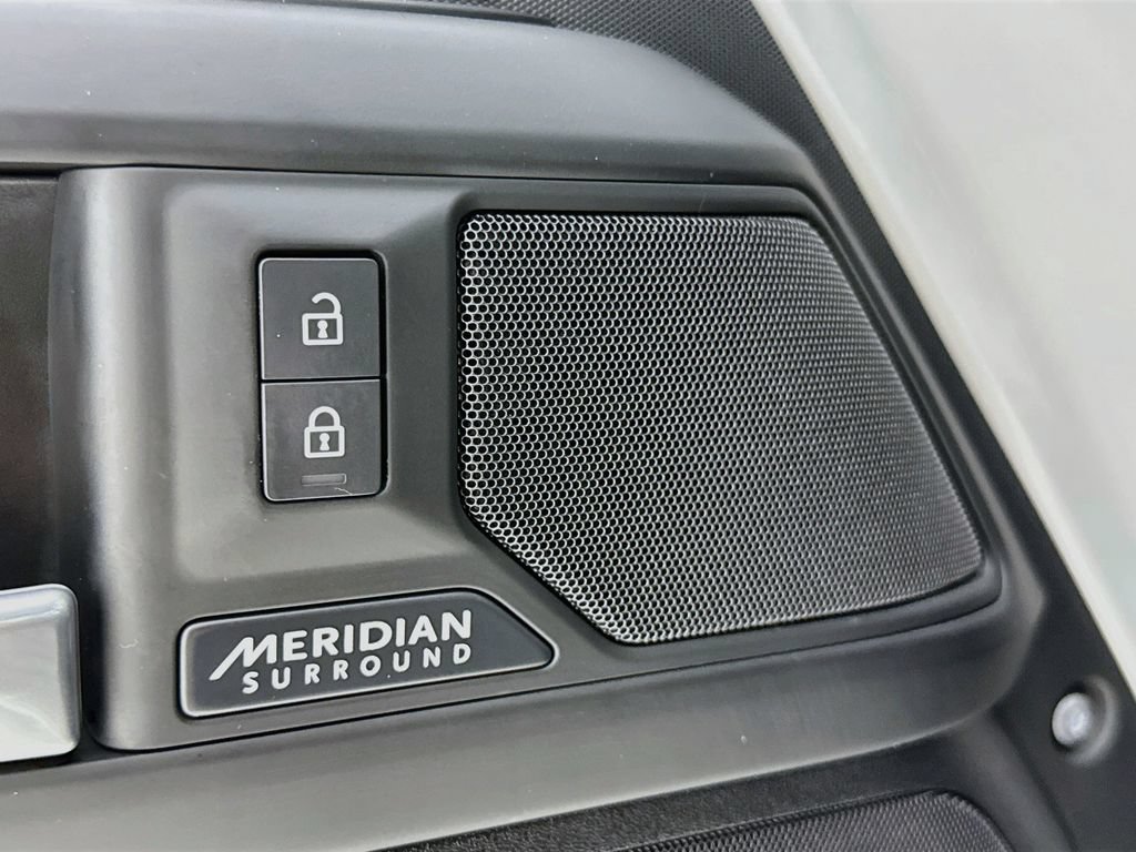 Used 2026 Land Rover Defender 110 X-Dynamic SE AWD/4WD image 22