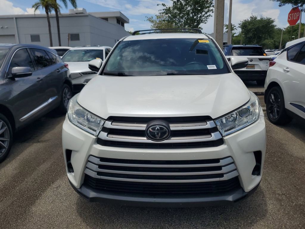 Used 2019 Toyota Highlander LE FWD image 2
