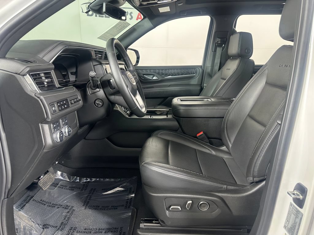 Used 2024 GMC Yukon XL Denali AWD/4WD image 15