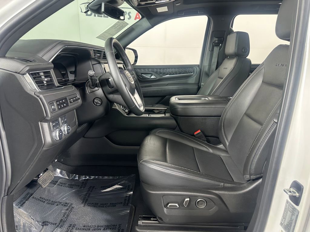 Used 2024 GMC Yukon XL Denali AWD/4WD image 15
