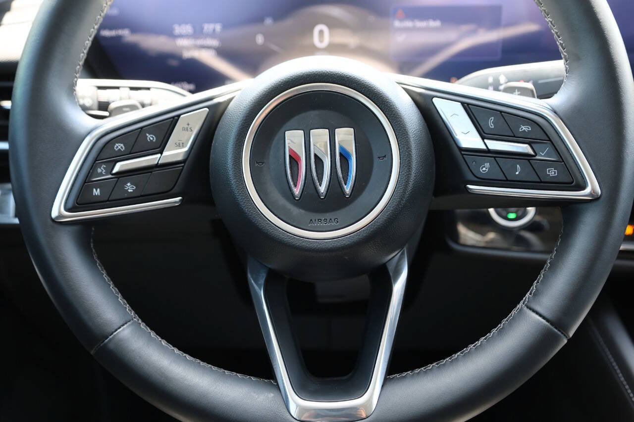 Used 2025 Buick Envision Preferred AWD/4WD image 18