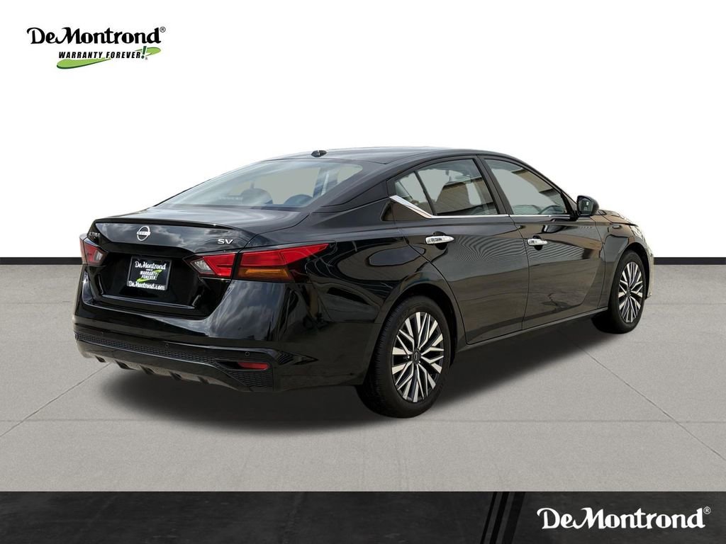 Used 2024 Nissan Altima 2.5 SV image 5