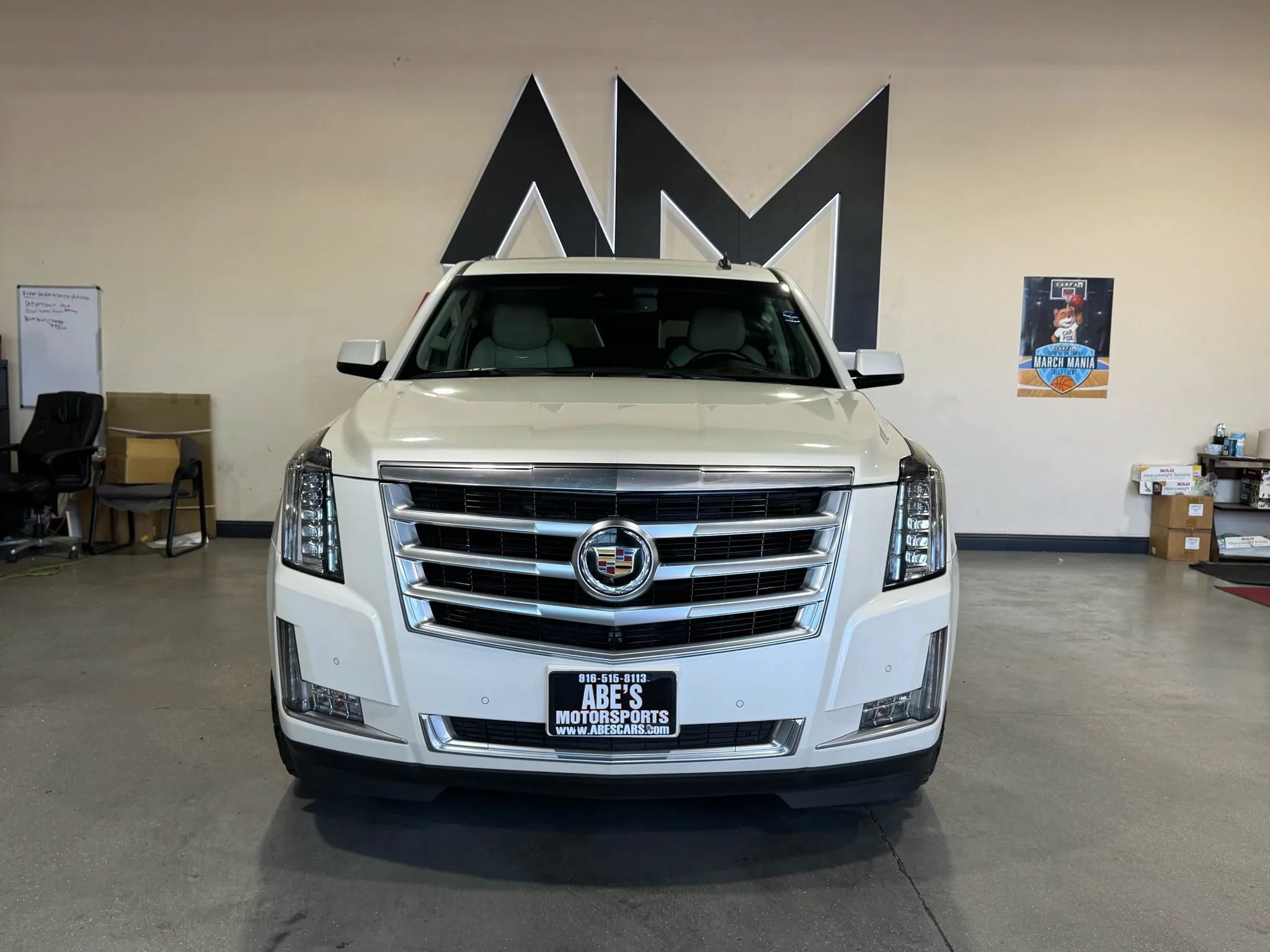 Used 2015 Cadillac Escalade Luxury AWD/4WD image 2