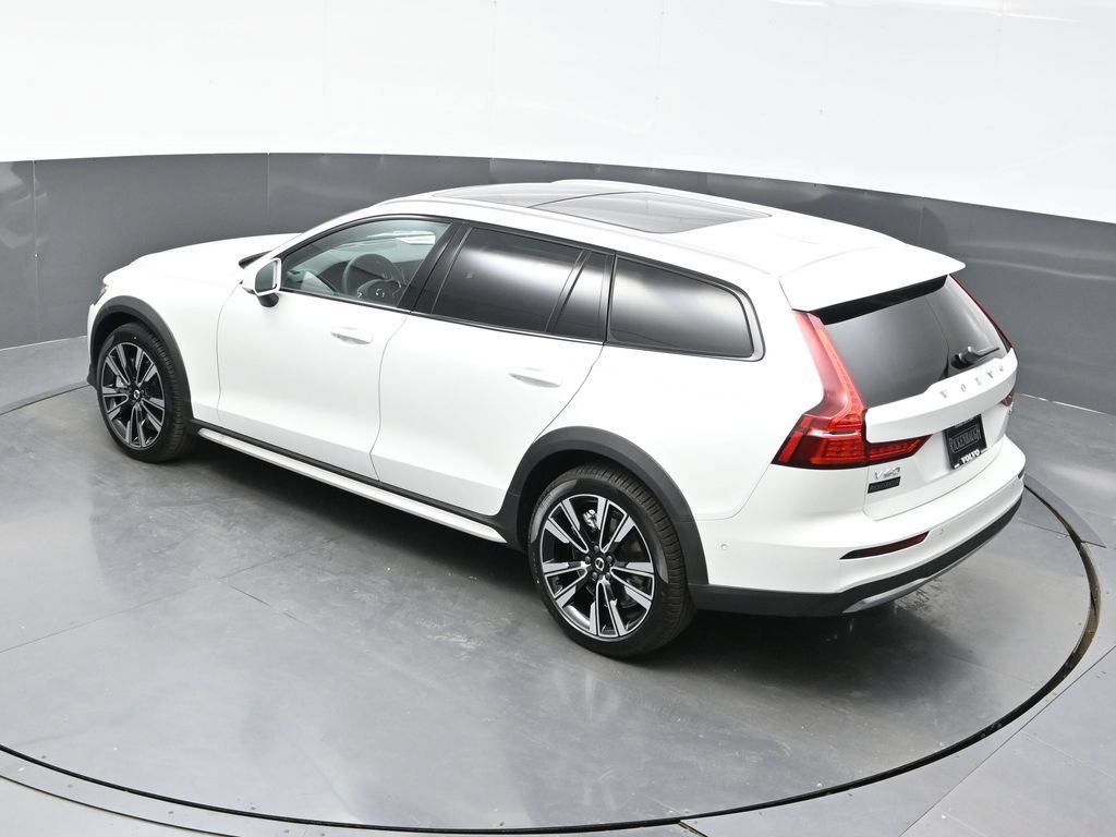 New 2026 Volvo V60 B5 Cross Country Ultra w/ Climate Package AWD/4WD image 39