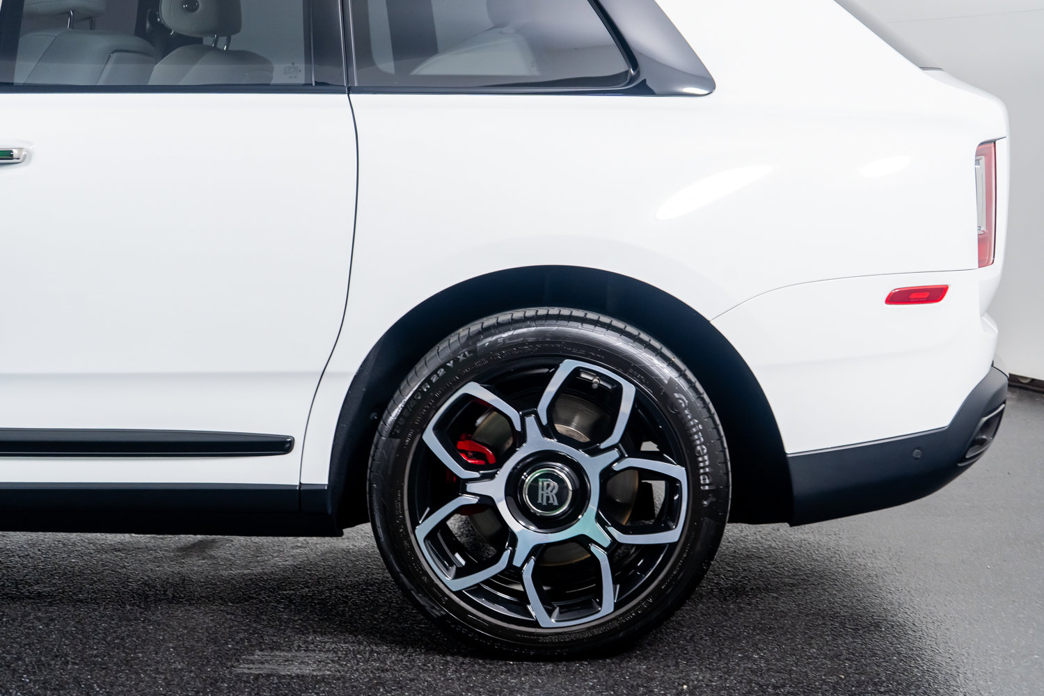 Used 2023 Rolls-Royce Cullinan Black Badge image 15