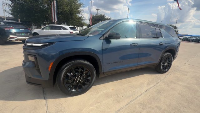 Used 2024 Chevrolet Traverse LS w/ Midnight/Sport Edition FWD image 4