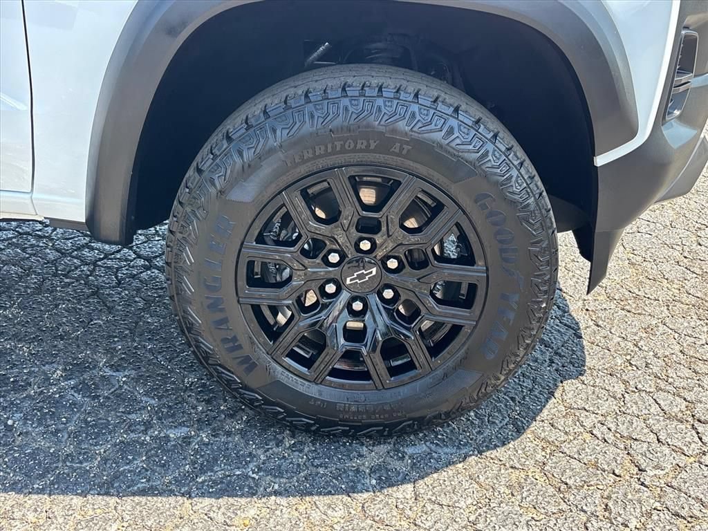 Used 2024 Chevrolet Colorado Trail Boss w/ Technology Package AWD/4WD image 10