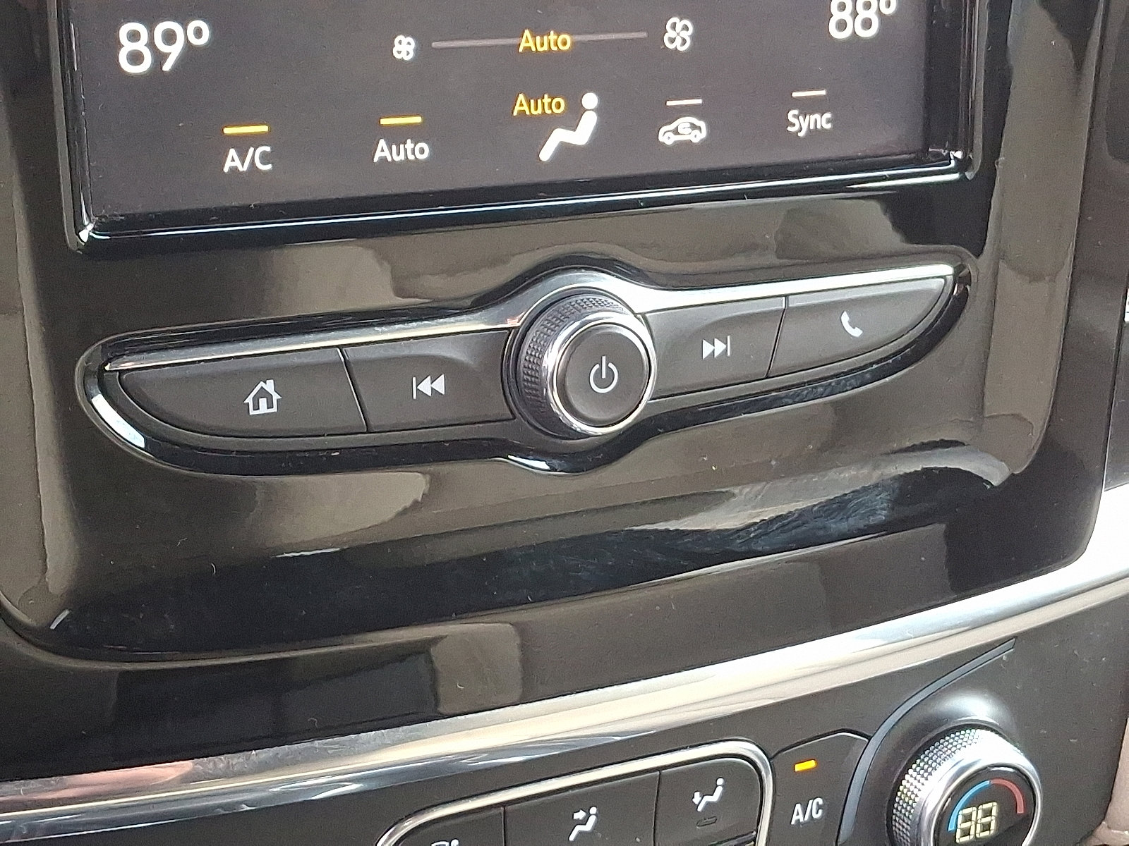 Certified 2023 Chevrolet Traverse LS image 17