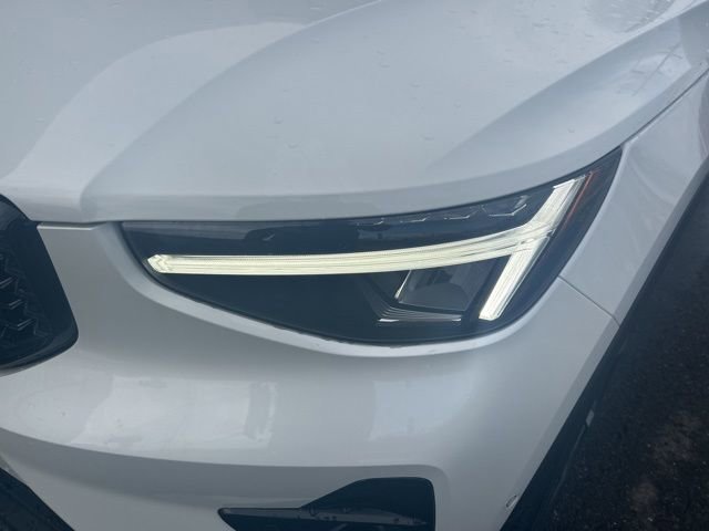 Certified 2025 Volvo XC40 B5 Plus image 8
