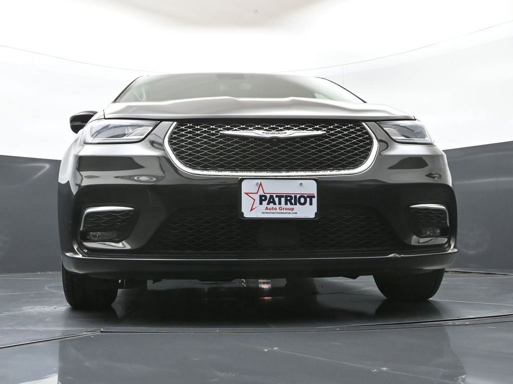 Used 2023 Chrysler Pacifica Touring-L FWD image 44