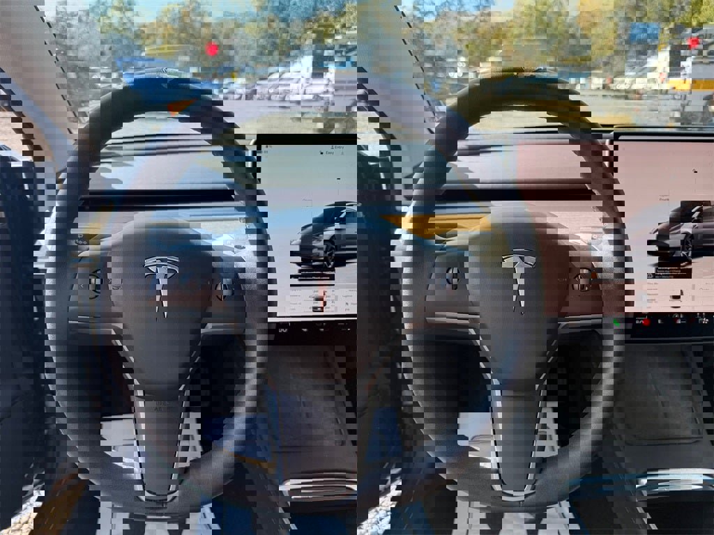 Used 2023 Tesla Model 3 Standard Range image 17