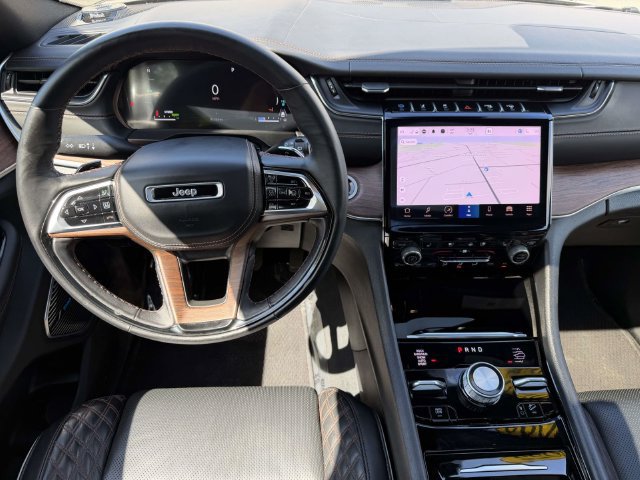 Used 2022 Jeep Grand Cherokee Summit AWD/4WD image 4