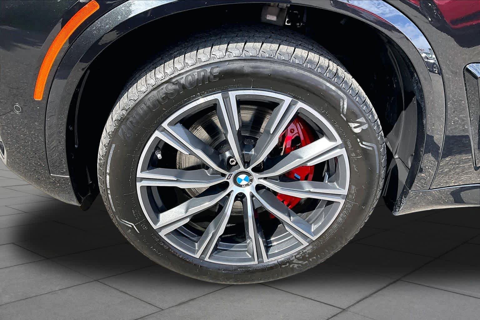 Used 2024 BMW X5 xDrive40i w/ M Sport Package AWD/4WD image 11