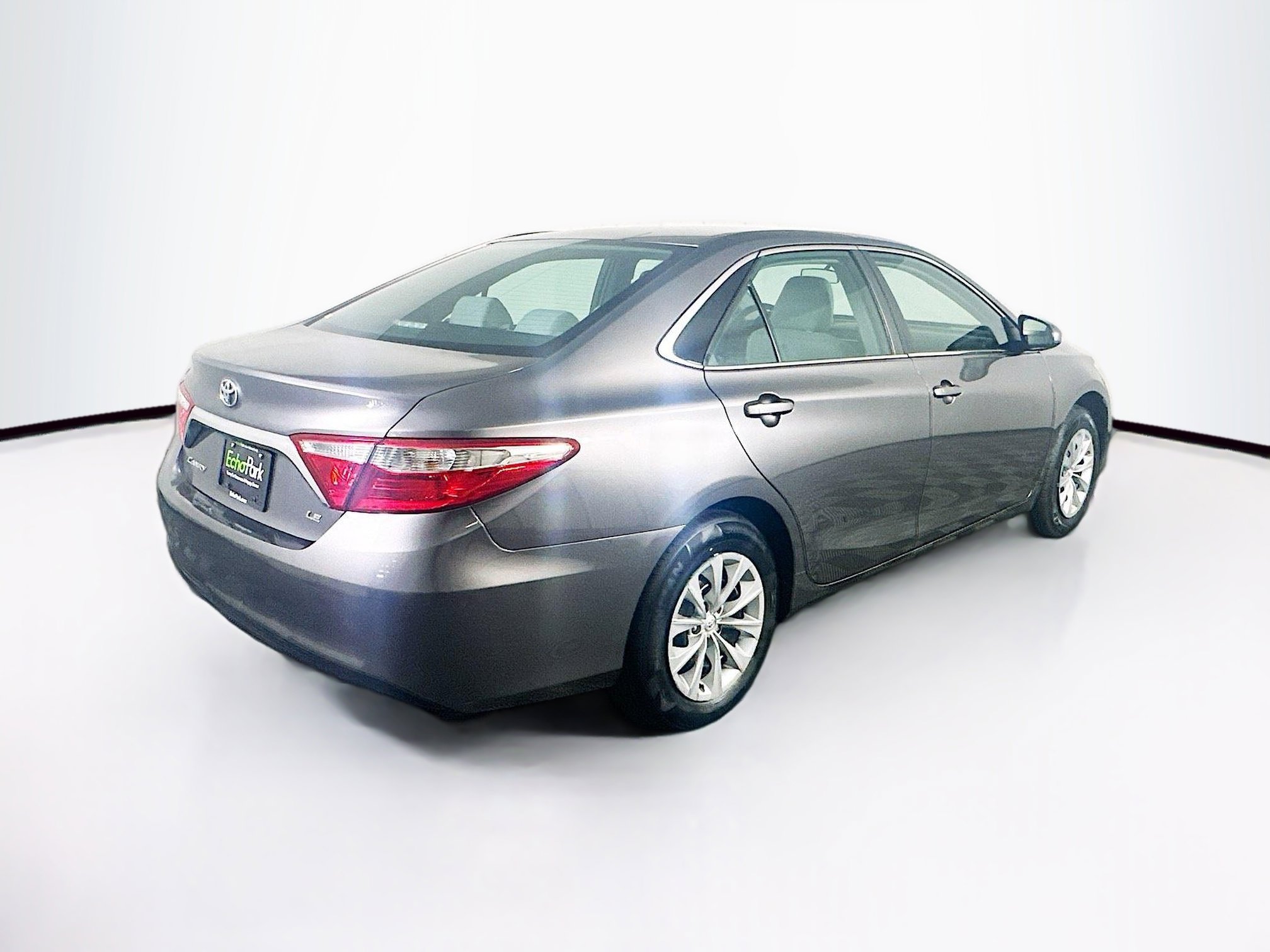 Used 2016 Toyota Camry LE image 9
