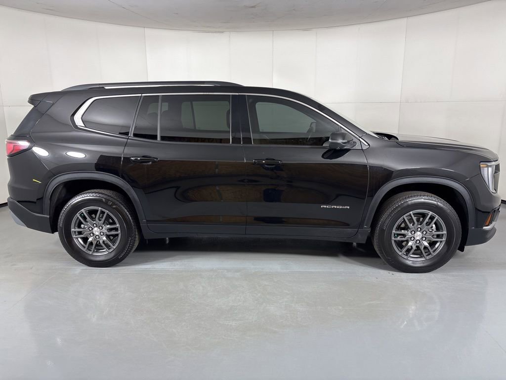 Used 2025 GMC Acadia Elevation image 9