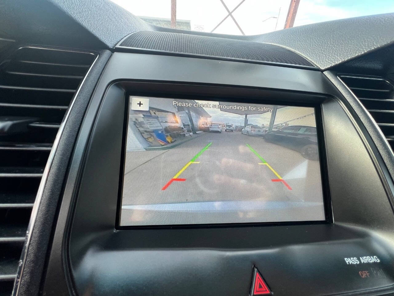 Used 2018 Ford Taurus SEL w/ Equipment Group 201A FWD image 17