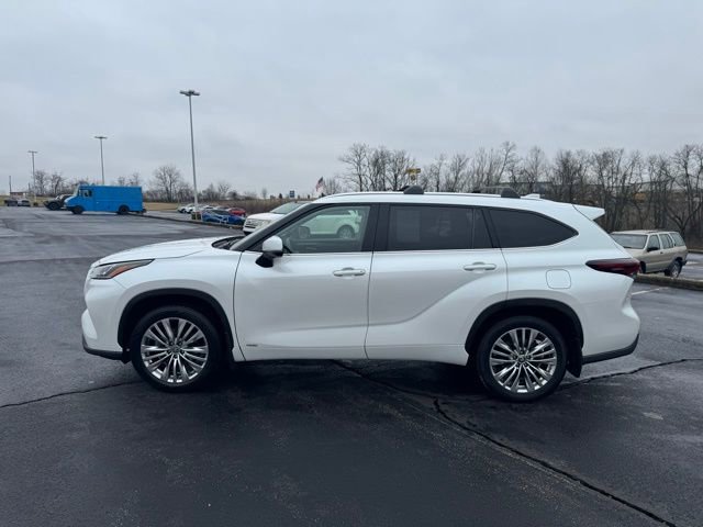 Used 2024 Toyota Highlander Platinum image 6