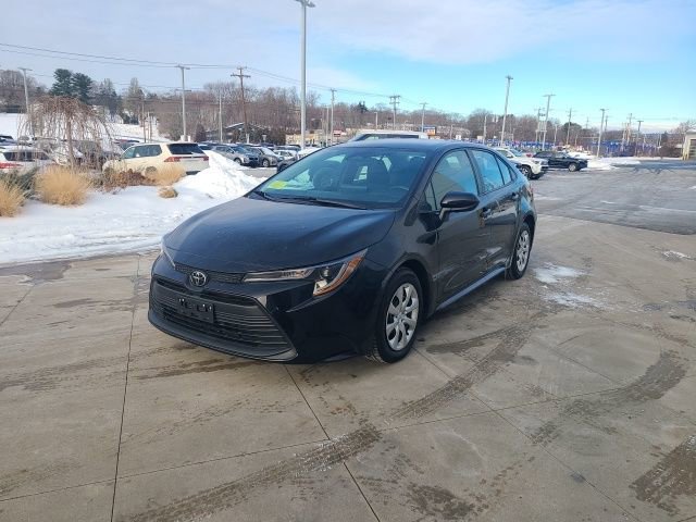 Used 2024 Toyota Corolla LE image 3