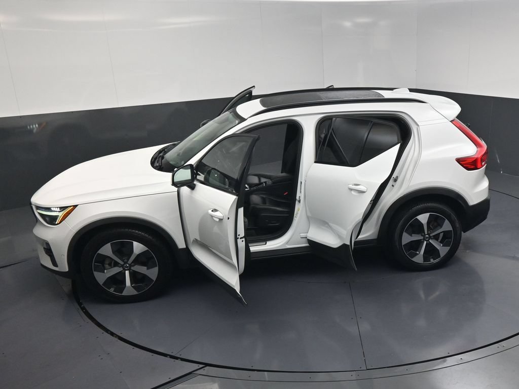 Used 2023 Volvo XC40 B4 Ultimate FWD image 26