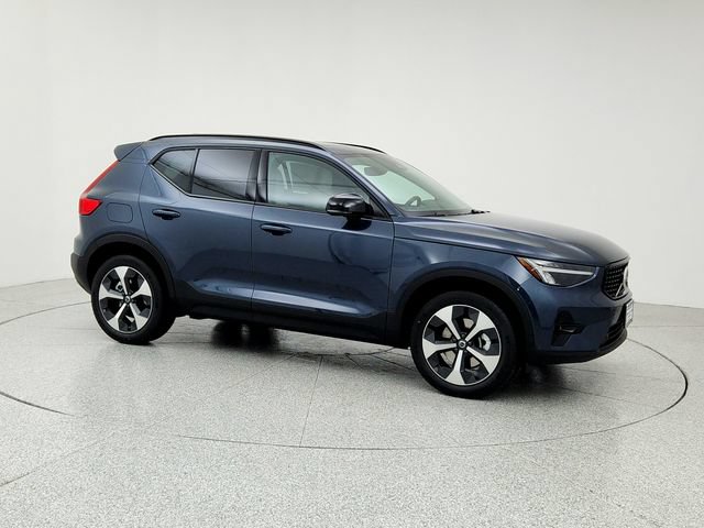 New 2026 Volvo XC40 B4 Plus w/ Climate Package FWD image 3