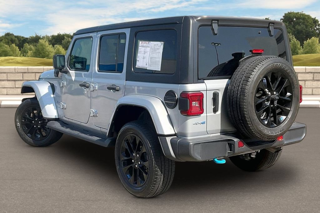 Used 2023 Jeep Wrangler Unlimited Sahara AWD/4WD image 11