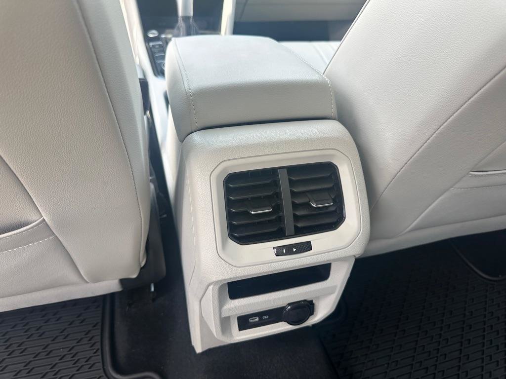 Used 2022 Volkswagen Tiguan SE AWD/4WD image 21