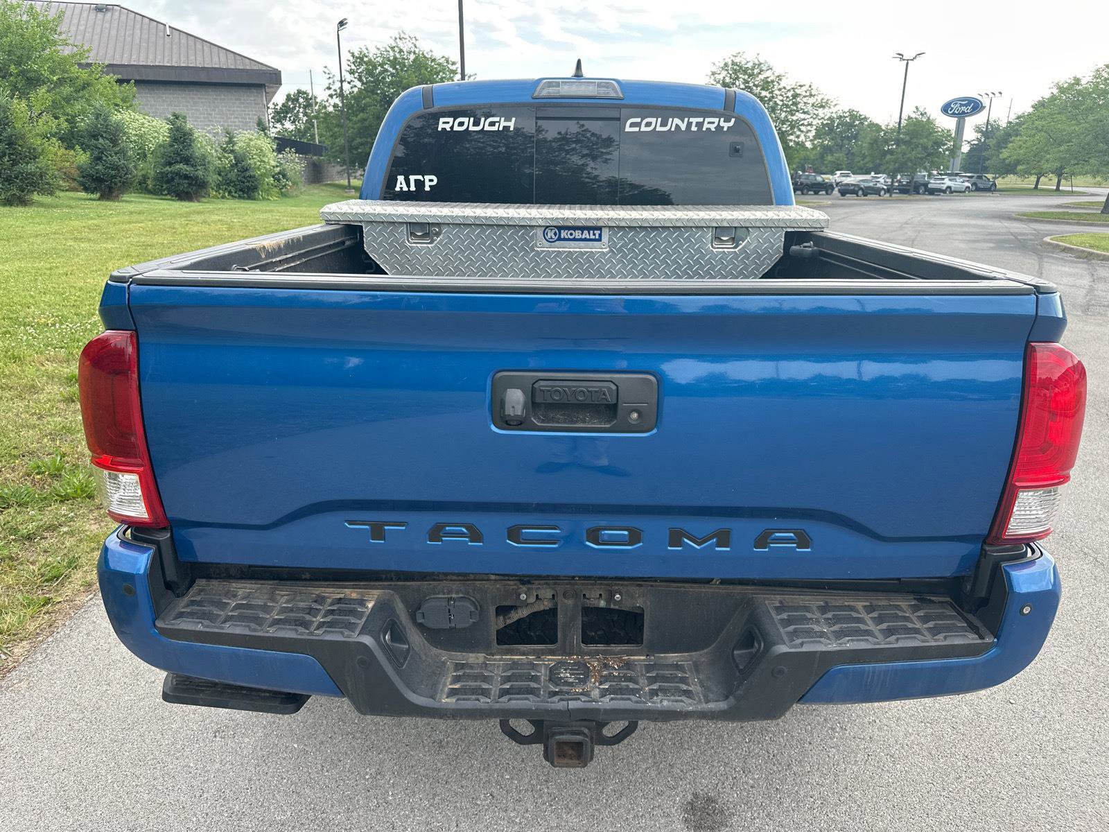 Used 2017 Toyota Tacoma TRD Sport w/ Premium & Technology Package AWD/4WD image 12