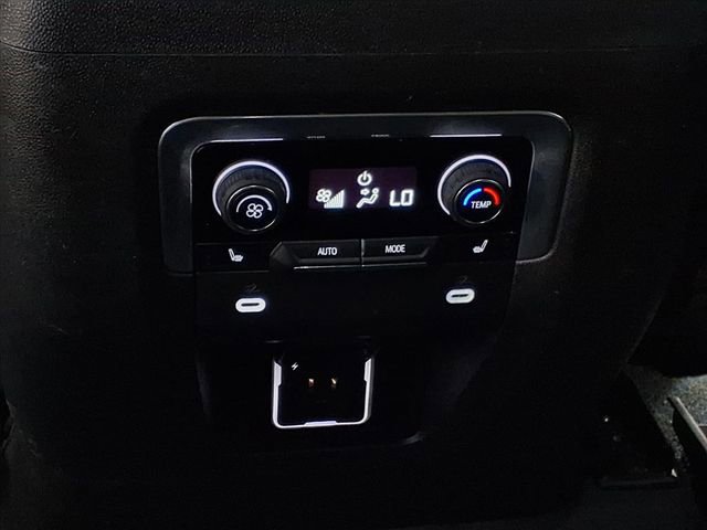 Used 2023 Chevrolet Suburban High Country image 9