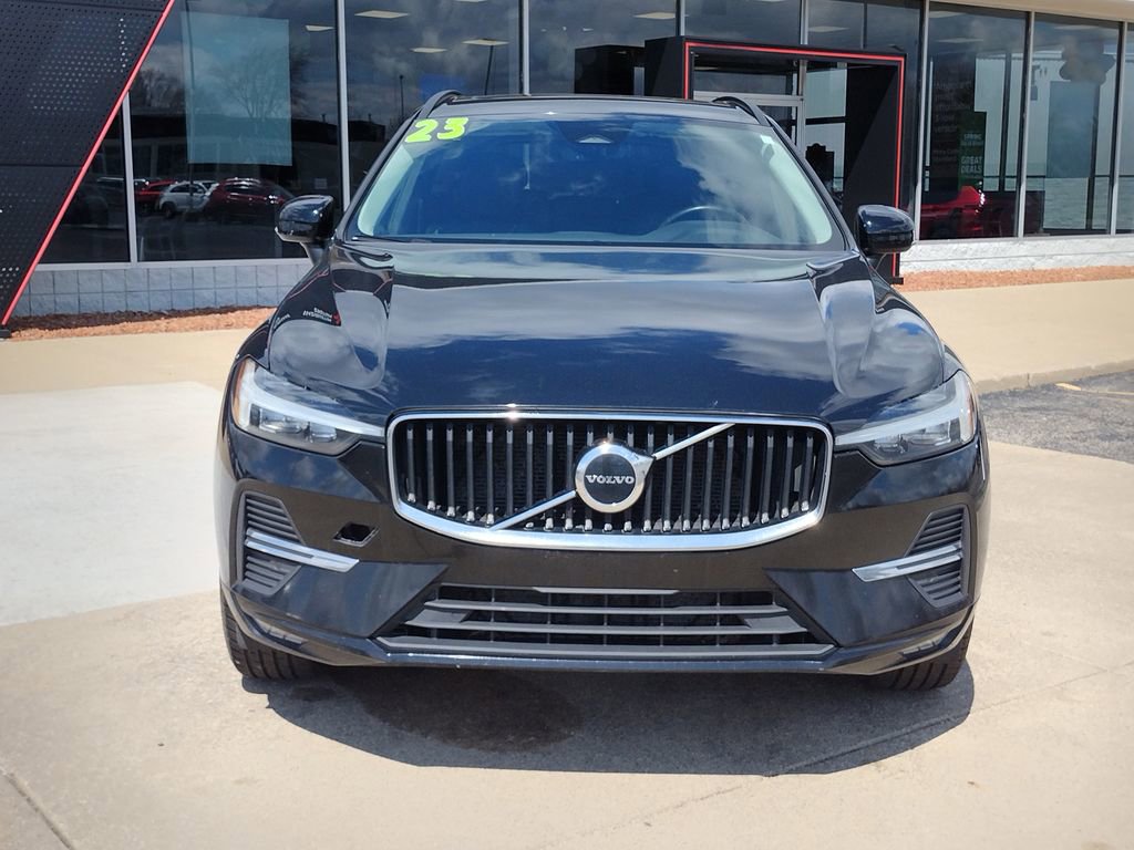 Used 2023 Volvo XC60 B5 Core AWD/4WD image 2