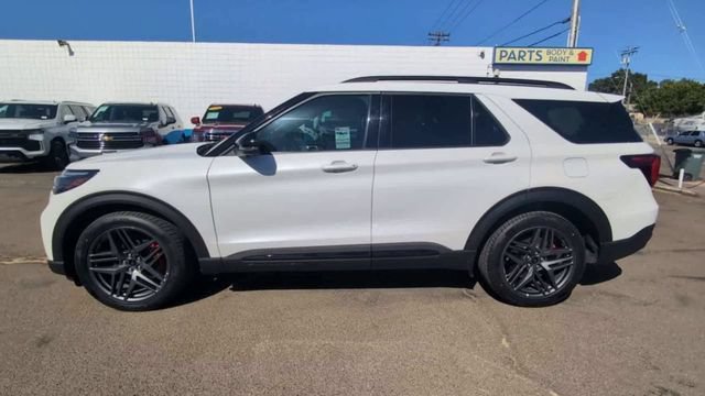 Used 2025 Ford Explorer ST AWD/4WD image 5