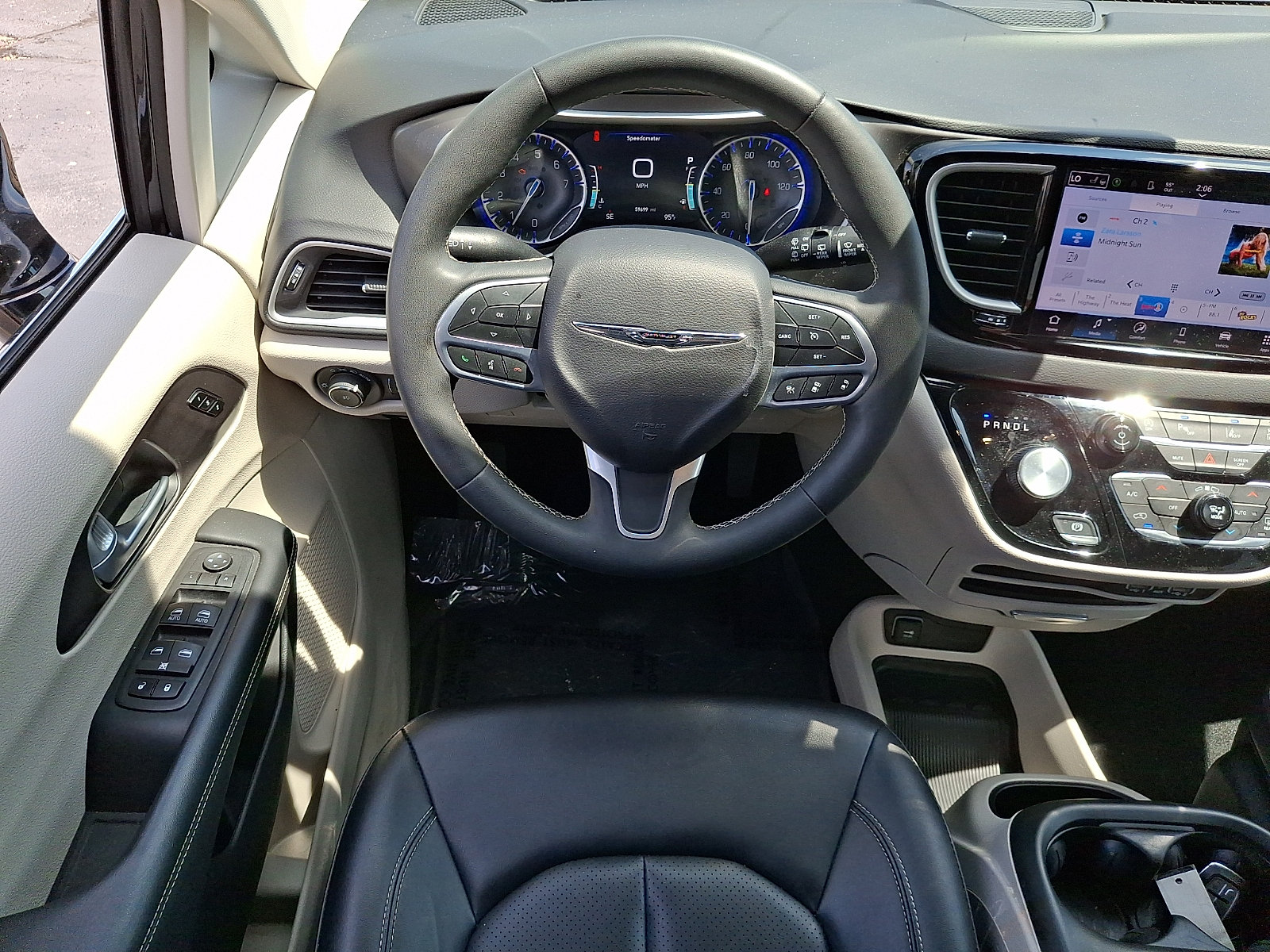 Used 2024 Chrysler Pacifica Touring-L FWD image 23