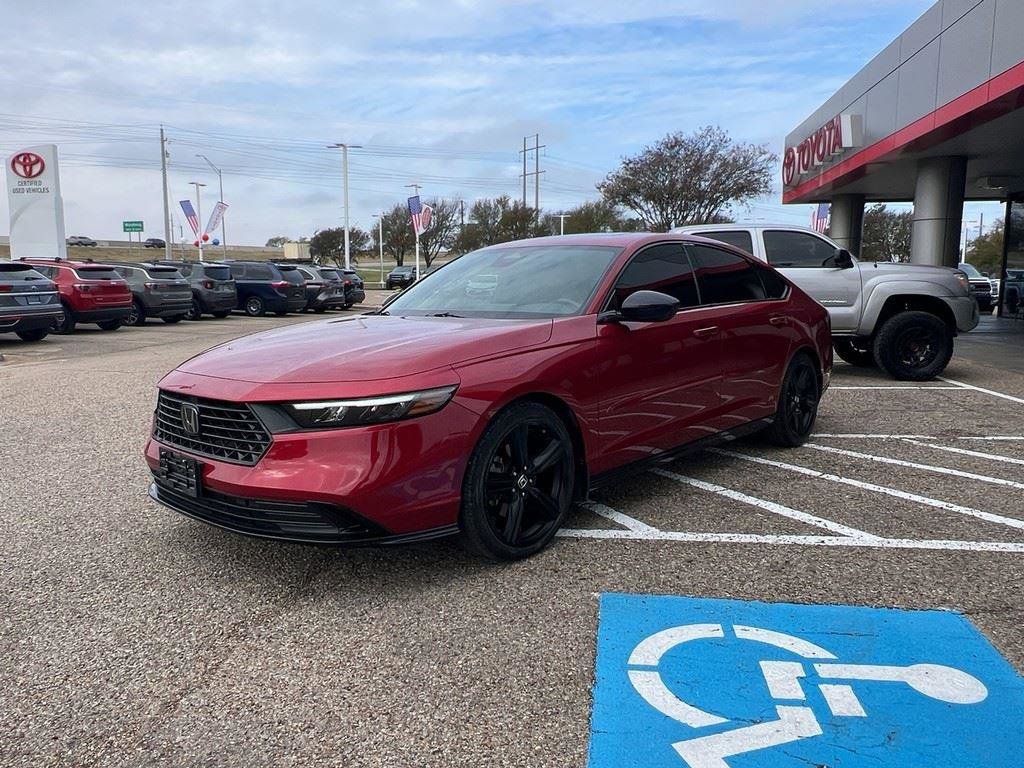 Used 2023 Honda Accord Sport image 2