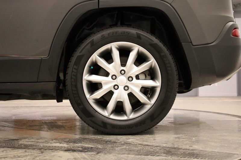 Used 2018 Jeep Cherokee Limited image 35