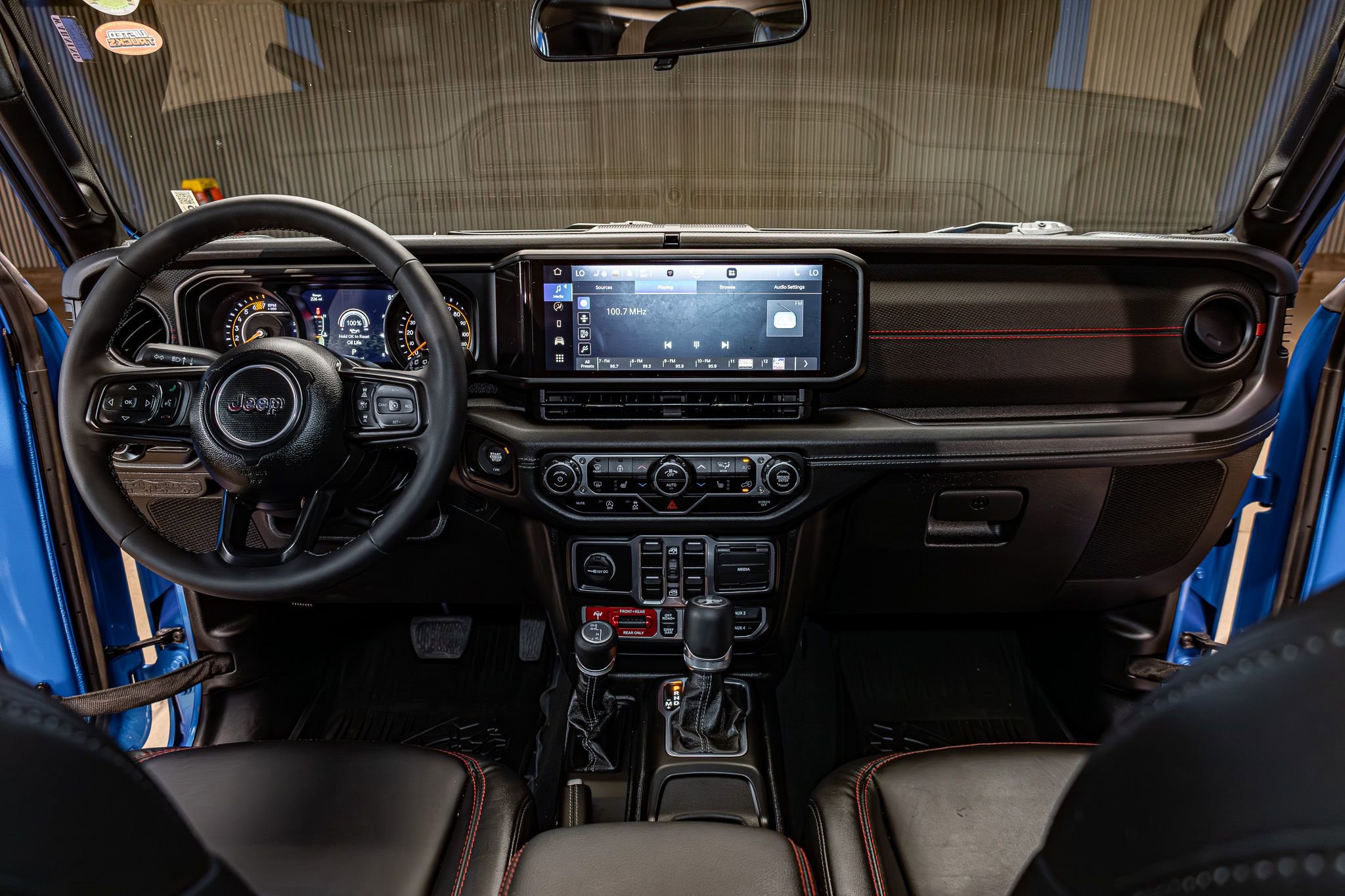 Used 2025 Jeep Wrangler Unlimited Rubicon w/ Convenience Group image 16