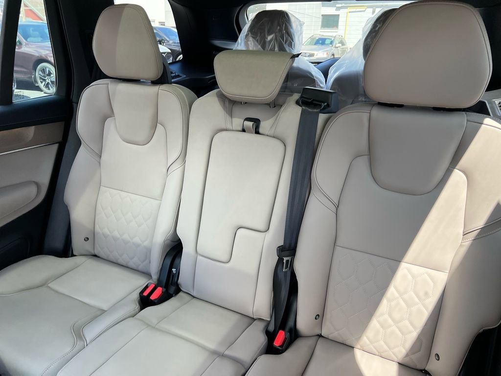 New 2026 Volvo XC90 B6 Plus w/ Protection Package Premier AWD/4WD image 18