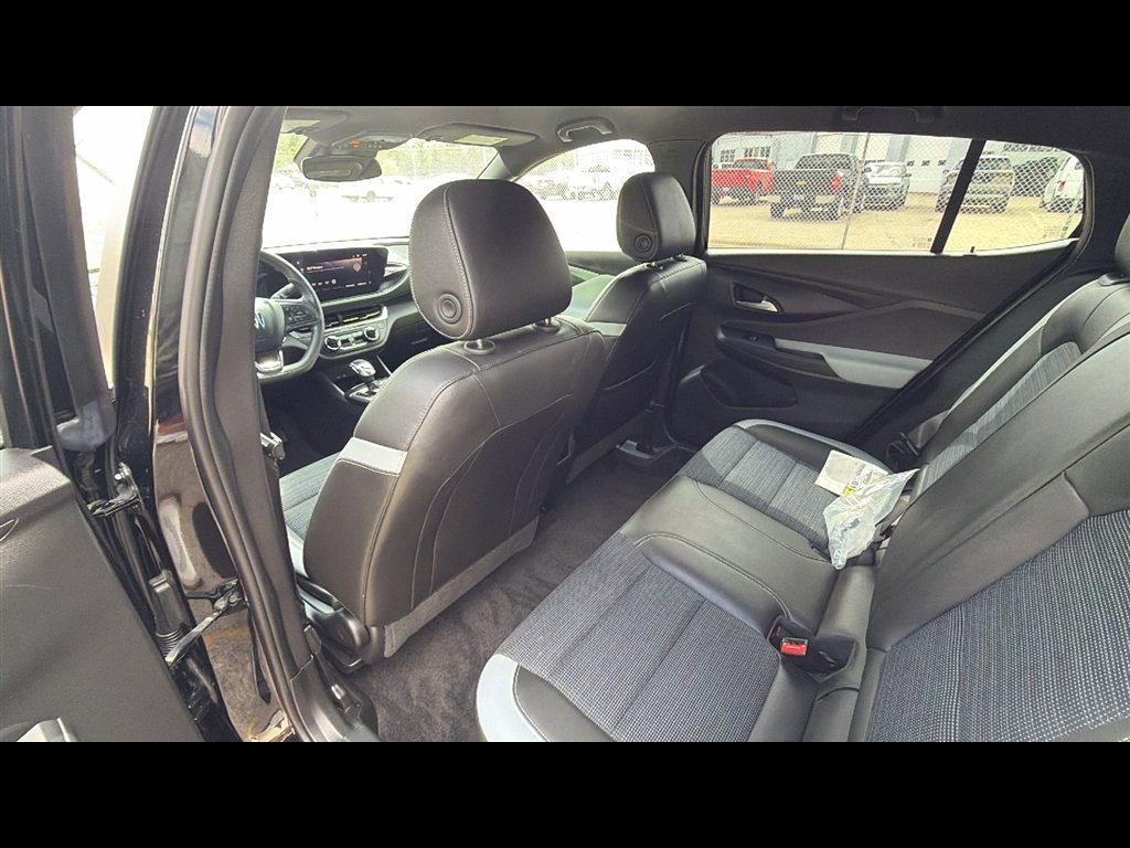 Used 2024 Buick Envista Preferred FWD image 24