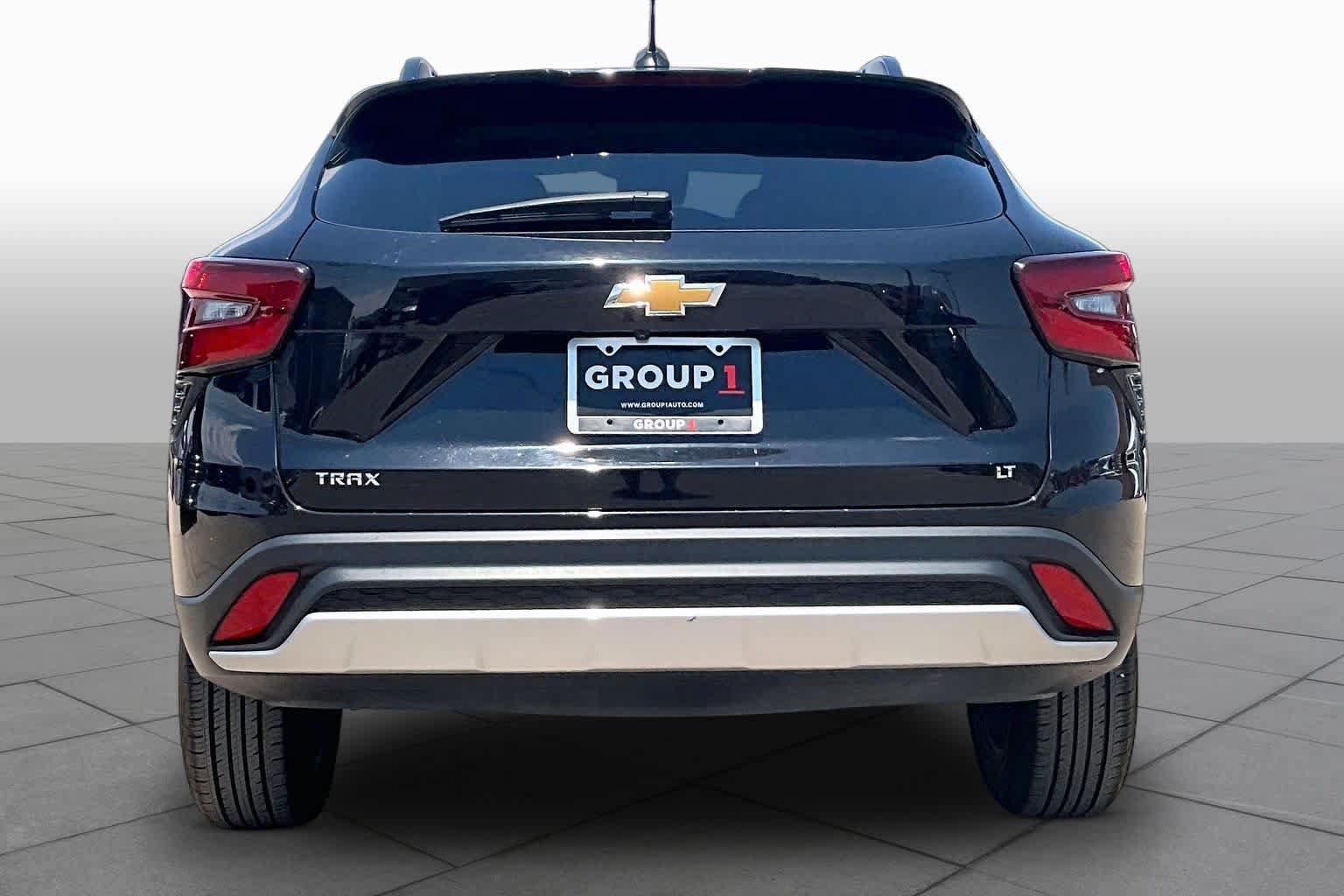 Used 2025 Chevrolet Trax LT FWD image 5