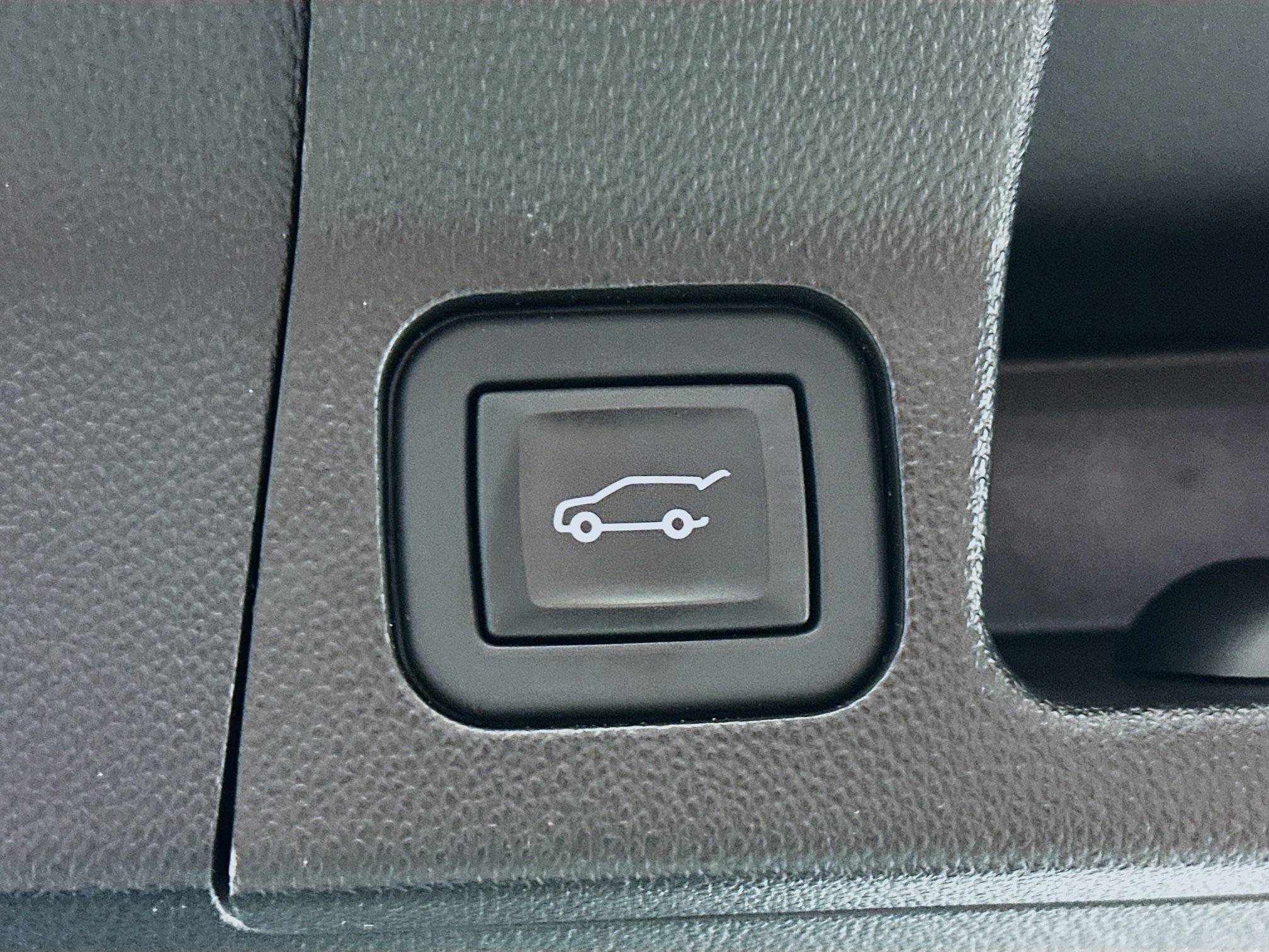 Used 2023 GMC Acadia SLE w/ Driver Convenience Package image 31